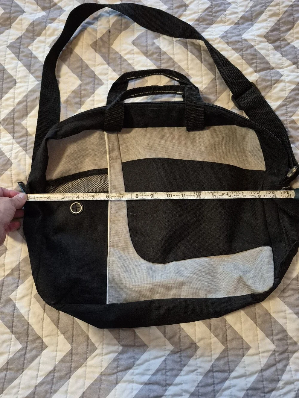 ❤️‍🔥 Leeds Messenger Small Carry On Travel Bag